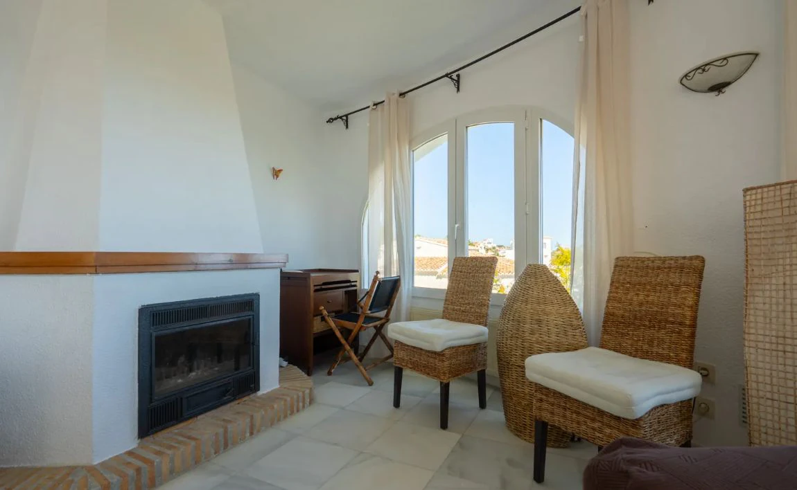 Villa tradicional con vistas panorámicas al mar y piscina climatizada en Cumbre del Sol, Benitachell
