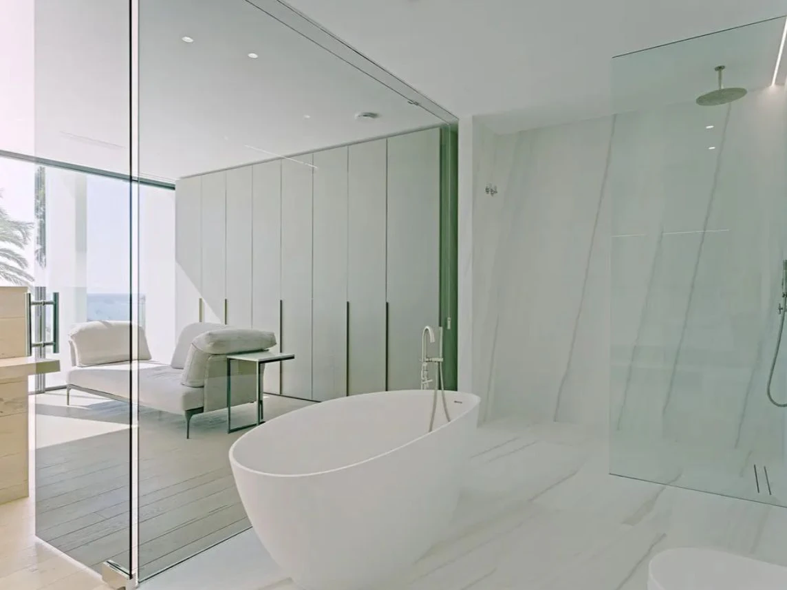 Villa moderna en primera línea de mar en Altea con acceso directo a la playa