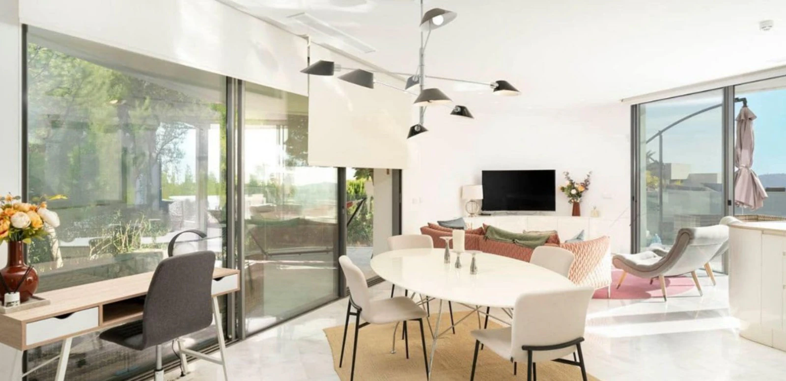 Villa de lujo en Sierra Cortina con piscina privada y vistas cerca de Benidorm