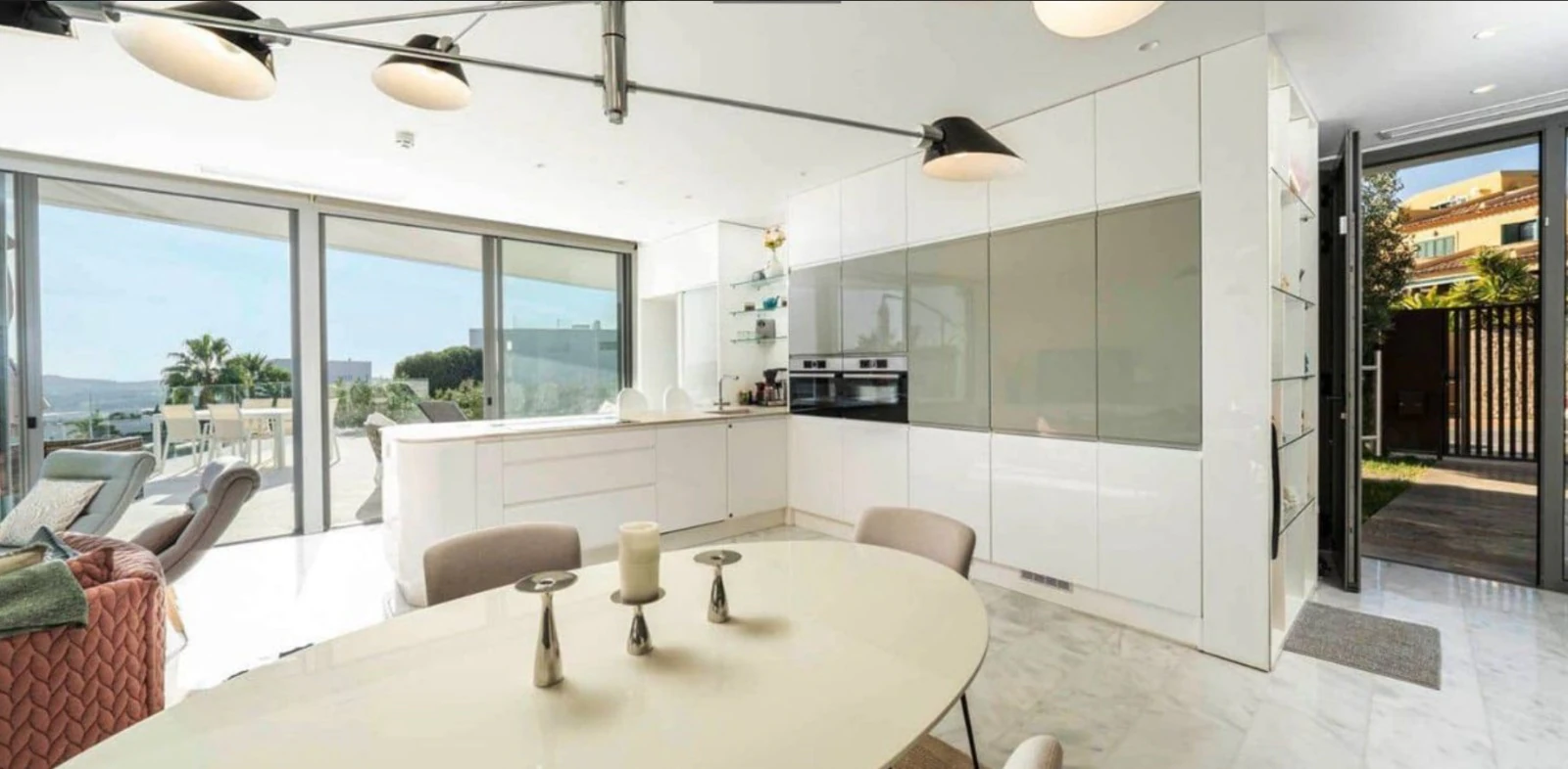 Villa de lujo en Sierra Cortina con piscina privada y vistas cerca de Benidorm