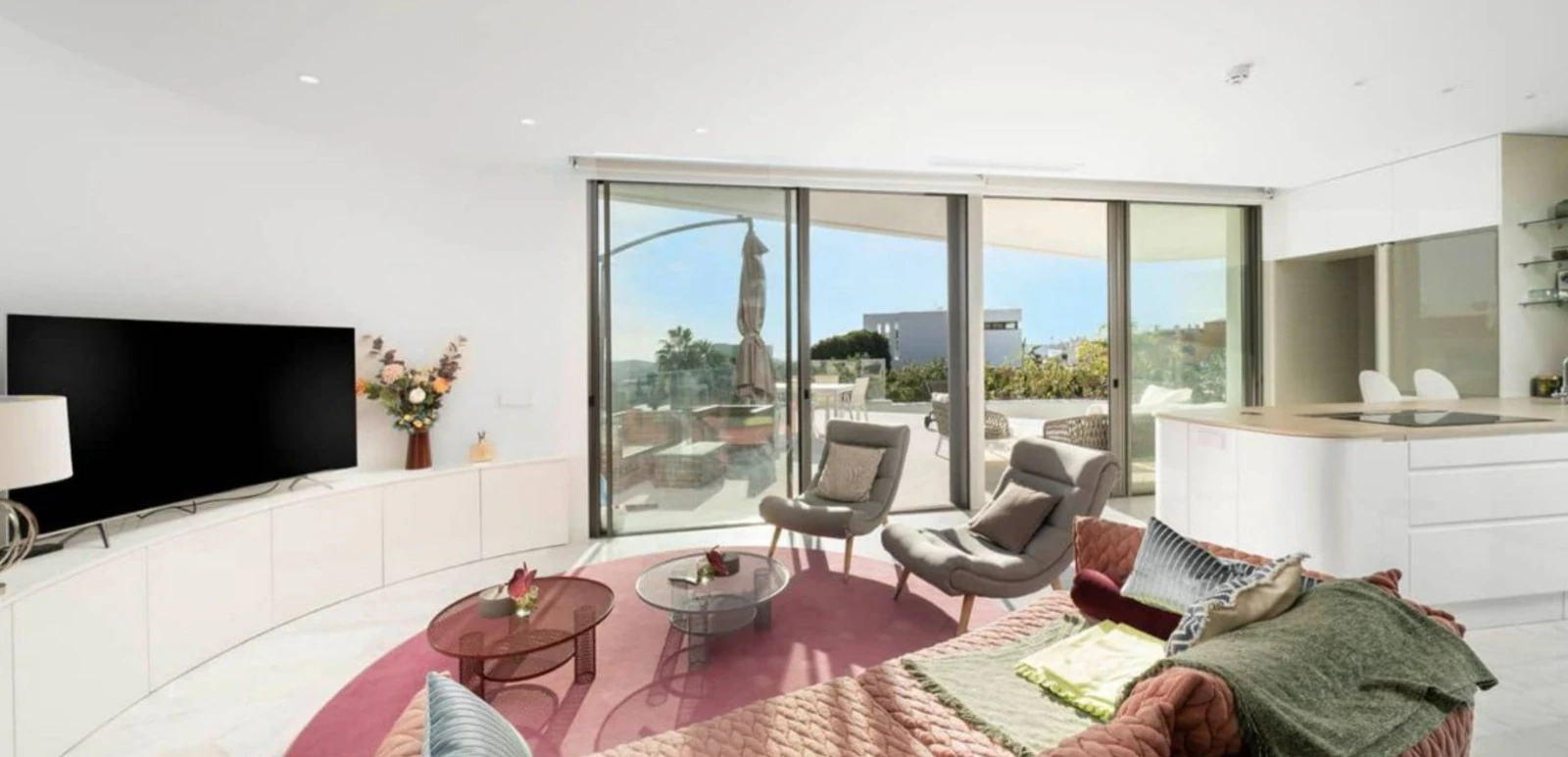 Villa de lujo en Sierra Cortina con piscina privada y vistas cerca de Benidorm