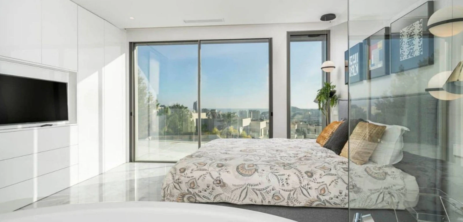 Villa de lujo en Sierra Cortina con piscina privada y vistas cerca de Benidorm