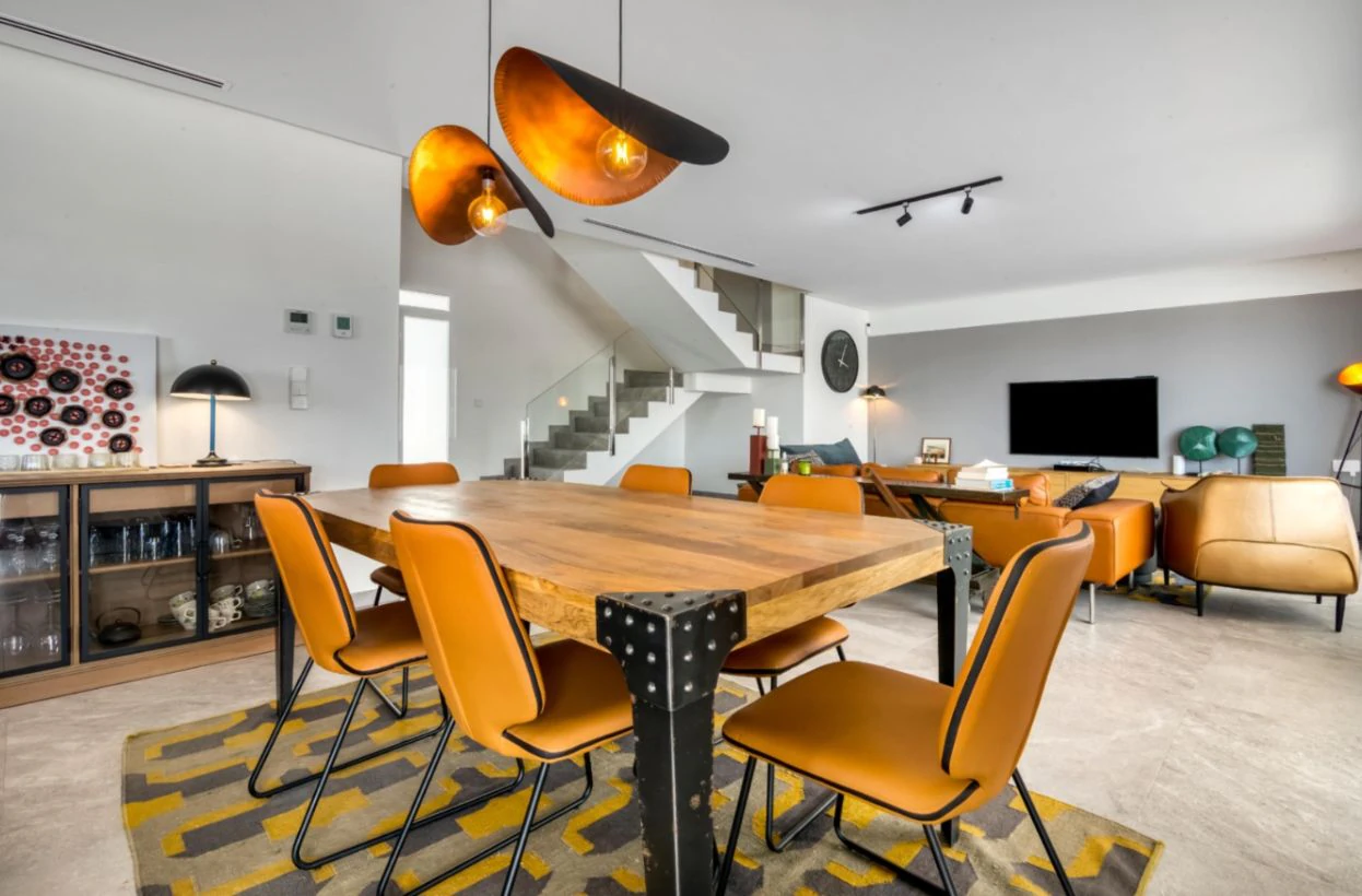 Villa moderna en venta en Dénia con piscina privada, parcela llana y vistas al Montgó