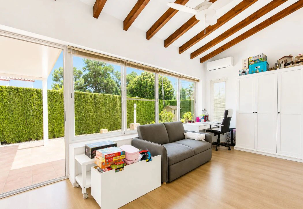Villa mediterránea reformada en venta en El Montgó, Dénia