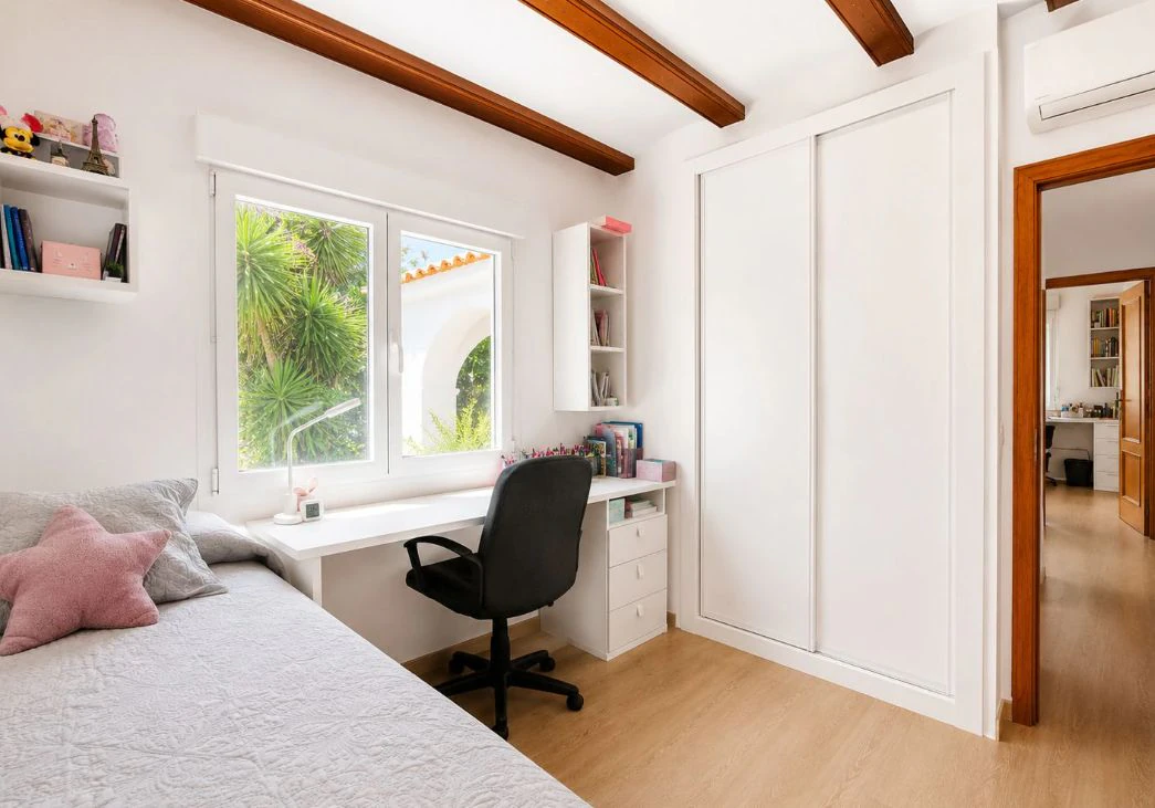 Villa mediterránea reformada en venta en El Montgó, Dénia