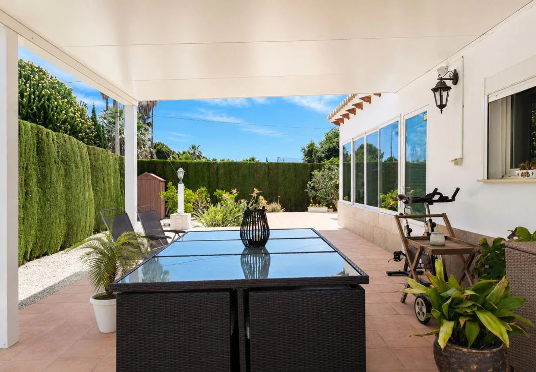 Villa mediterránea reformada en venta en El Montgó, Dénia