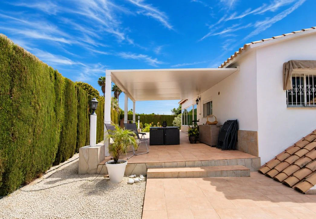 Villa mediterránea reformada en venta en El Montgó, Dénia