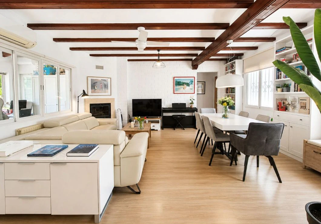 Villa mediterránea reformada en venta en El Montgó, Dénia