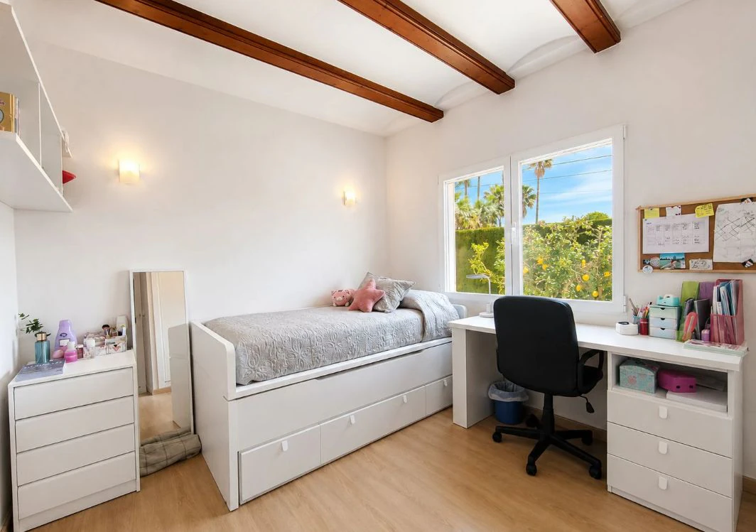 Villa mediterránea reformada en venta en El Montgó, Dénia