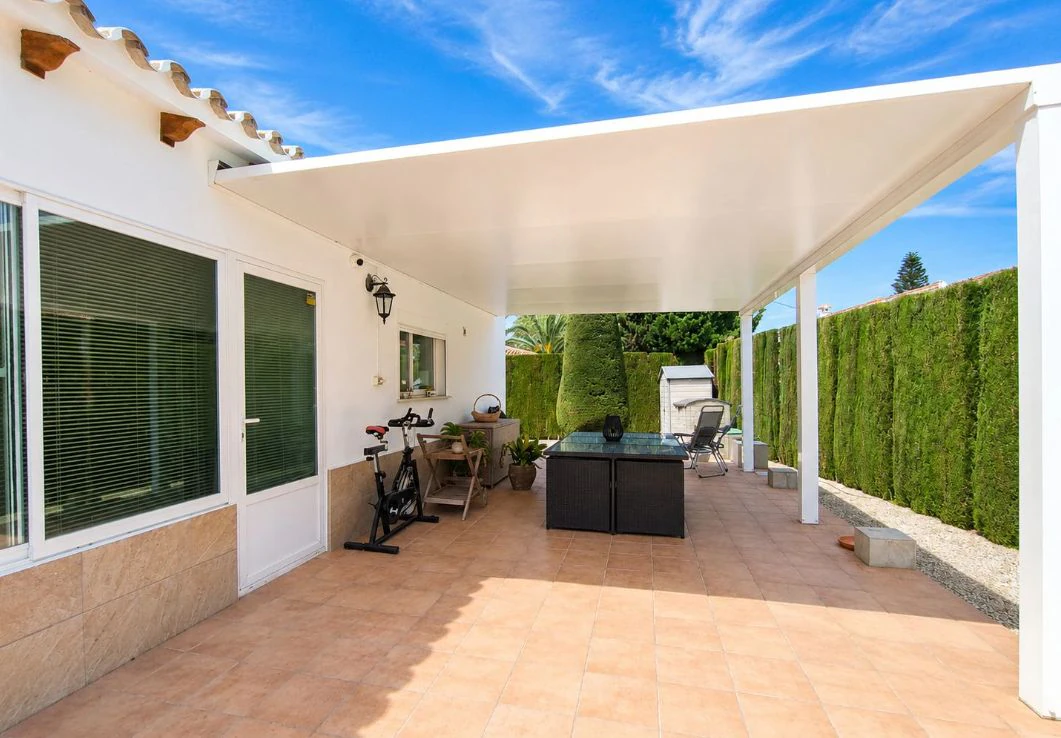 Villa mediterránea reformada en venta en El Montgó, Dénia