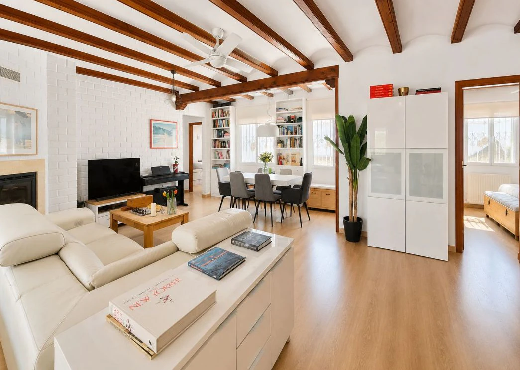 Villa mediterránea reformada en venta en El Montgó, Dénia