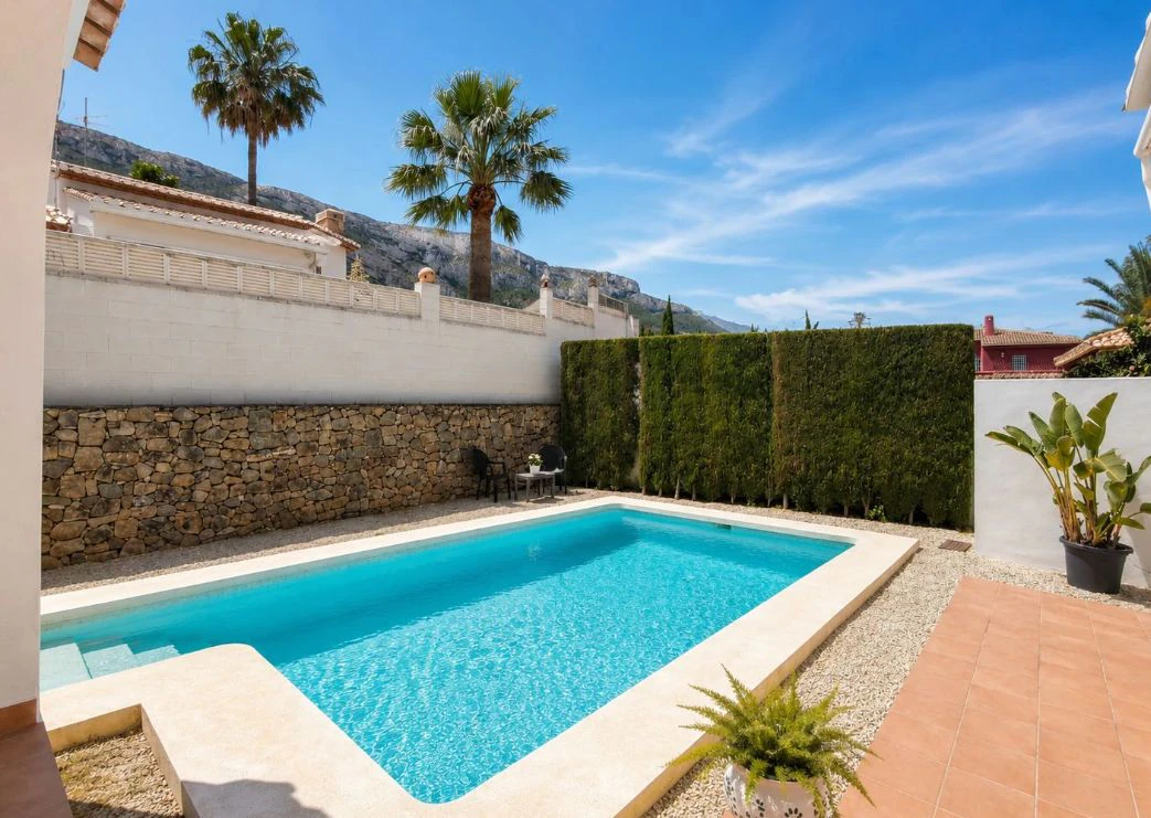 Villa mediterránea reformada en venta en El Montgó, Dénia