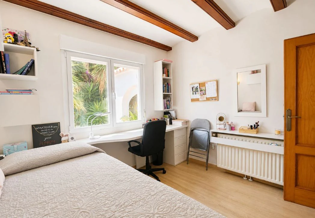 Villa mediterránea reformada en venta en El Montgó, Dénia