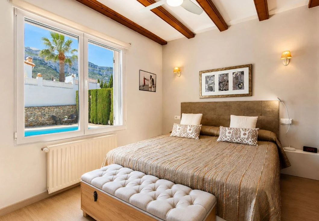 Villa mediterránea reformada en venta en El Montgó, Dénia