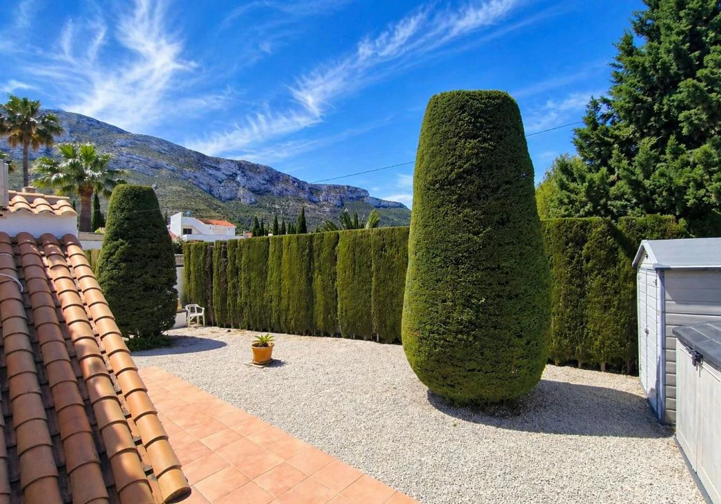 Villa mediterránea reformada en venta en El Montgó, Dénia