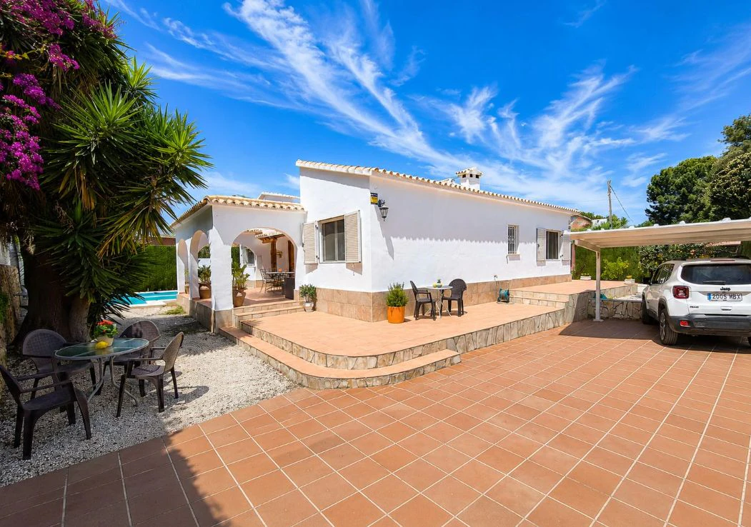 Villa mediterránea reformada en venta en El Montgó, Dénia