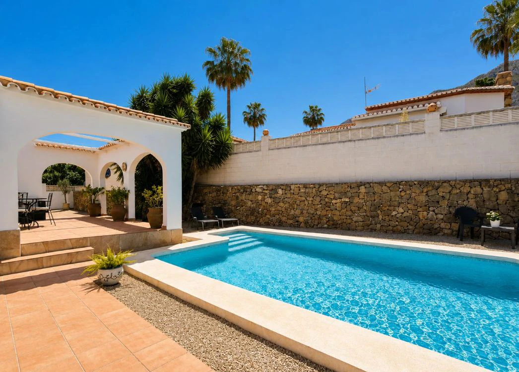 Villa mediterránea reformada en venta en El Montgó, Dénia