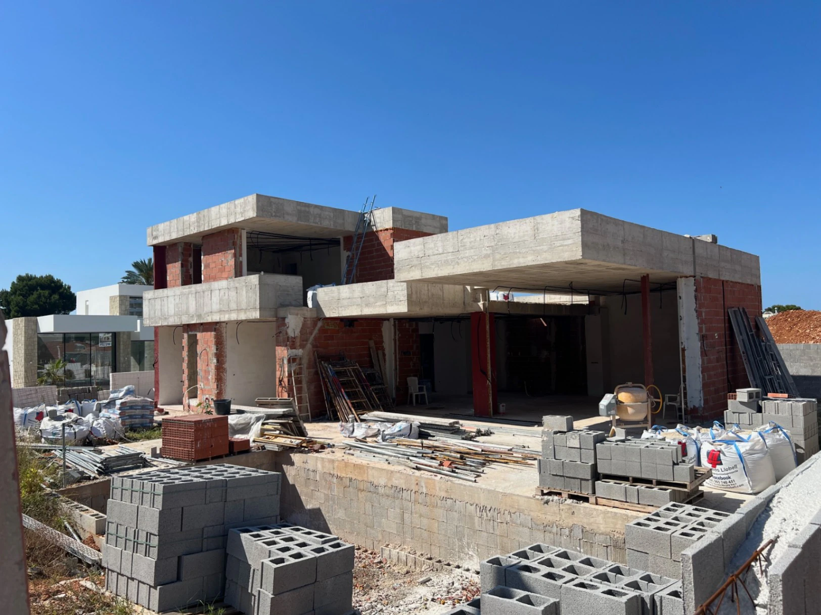 Luxe hedendaagse villa te koop in Dénia – Mediterraan ontwerp en privézwembad in Luxury Village Dénia