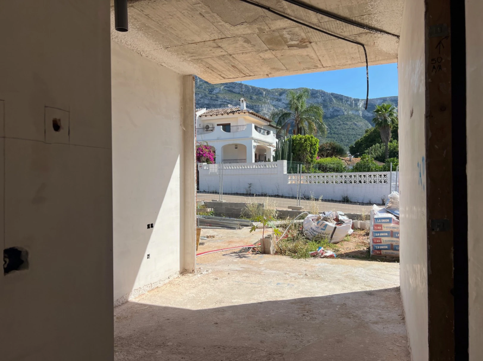Luxe hedendaagse villa te koop in Dénia – Mediterraan ontwerp en privézwembad in Luxury Village Dénia