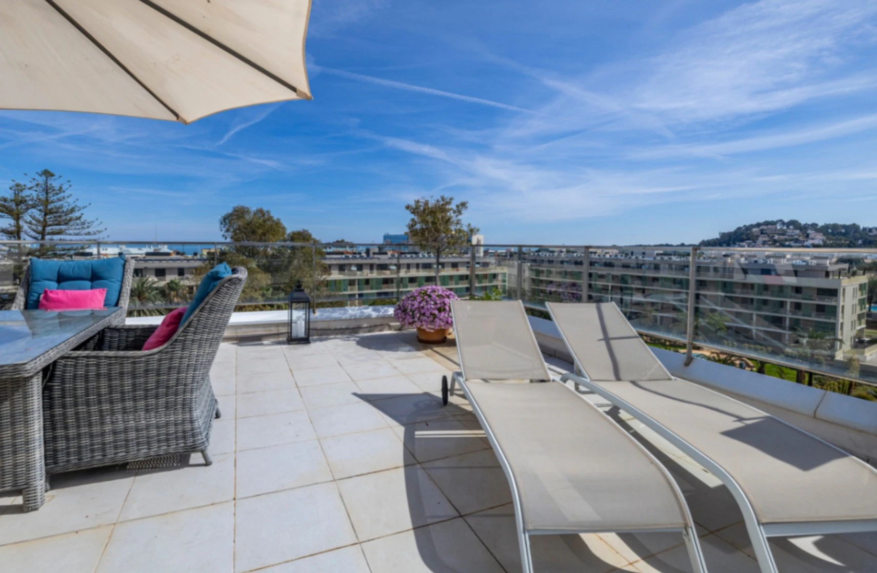 Exclusive penthouse with private solarium and panoramic views at the Dénia Nautical Club