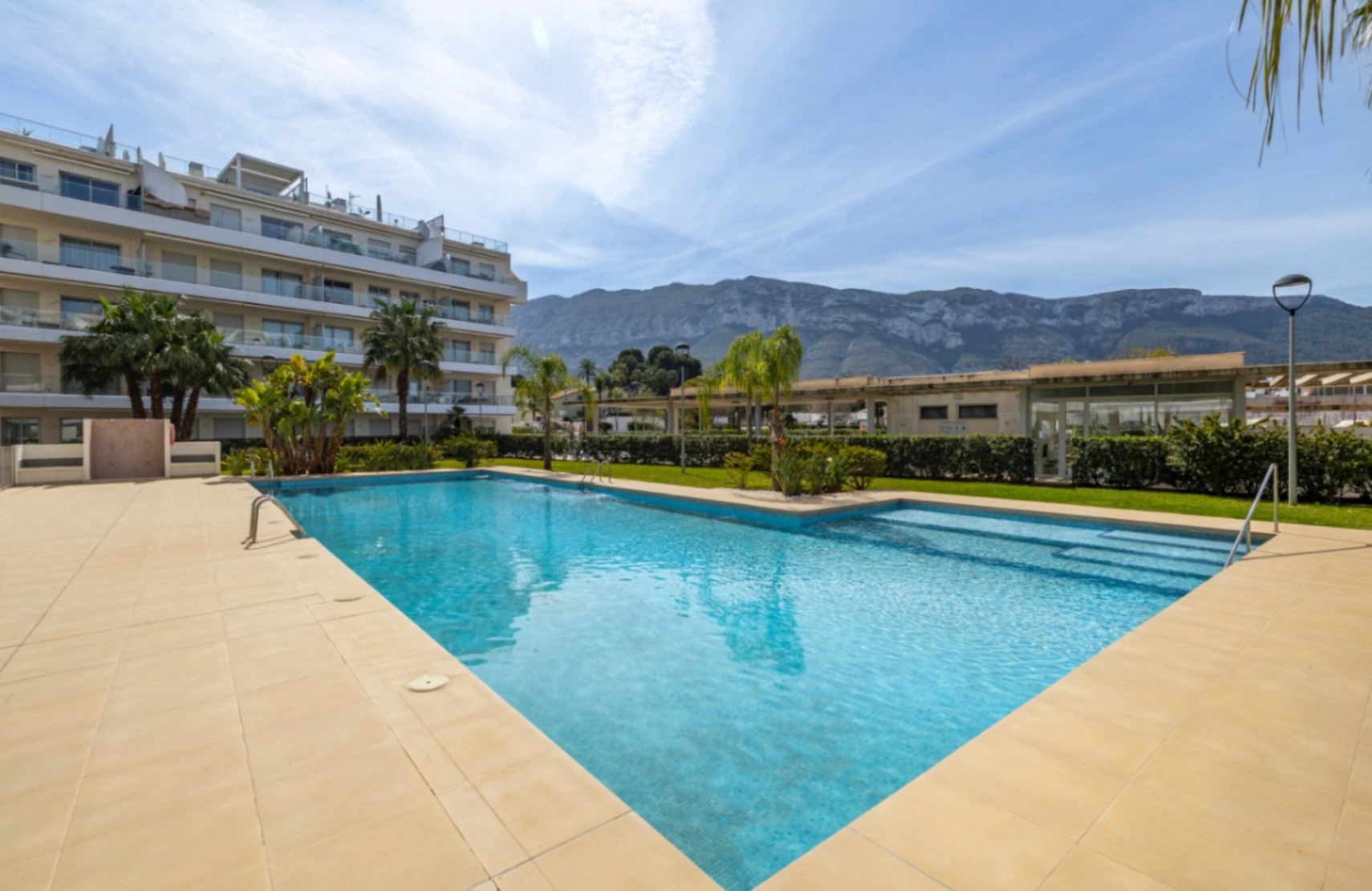 Exclusive penthouse with private solarium and panoramic views at the Dénia Nautical Club