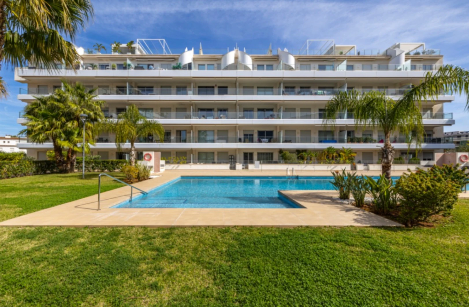 Exclusive penthouse with private solarium and panoramic views at the Dénia Nautical Club