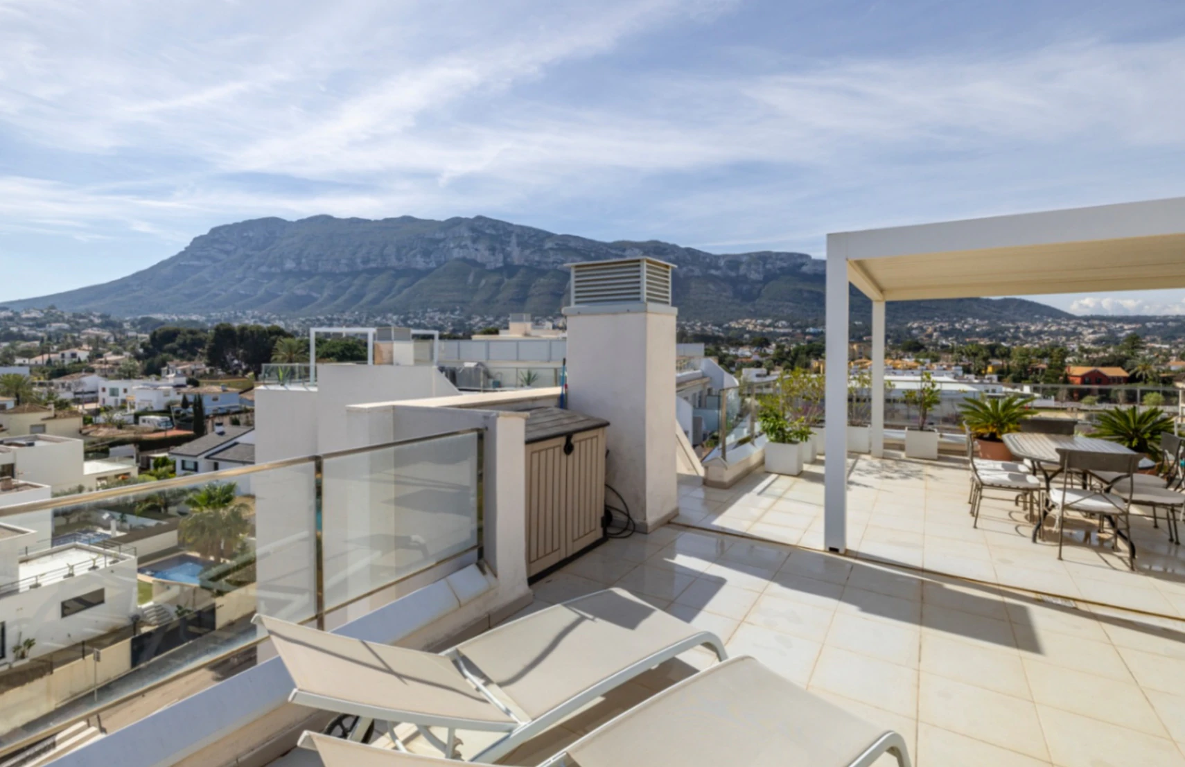 Exclusive penthouse with private solarium and panoramic views at the Dénia Nautical Club