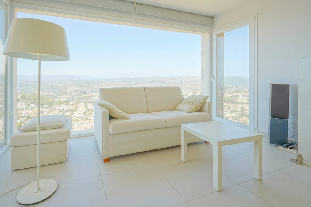 Exklusive zeitgenössische Villa mit Panoramameerblick und Blick auf den Peñón de Ifach