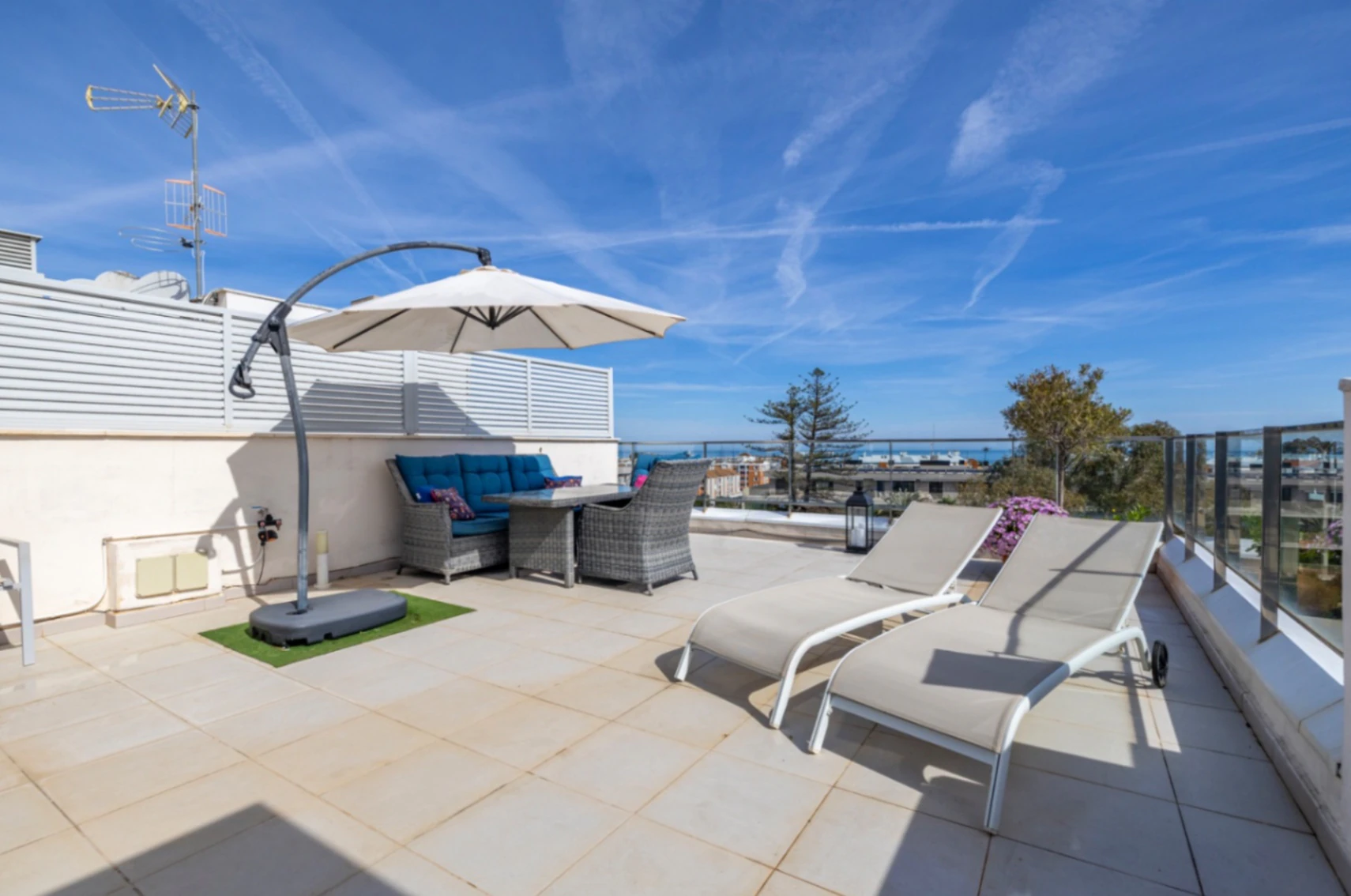 Exclusive penthouse with private solarium and panoramic views at the Dénia Nautical Club