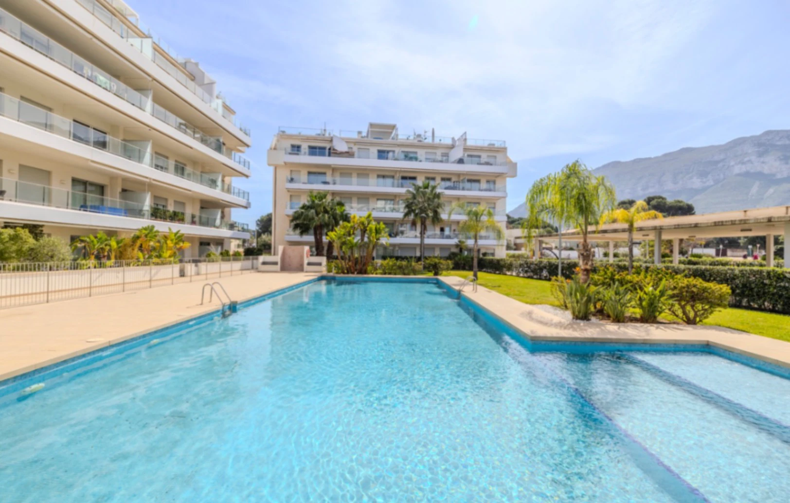 Exclusive penthouse with private solarium and panoramic views at the Dénia Nautical Club