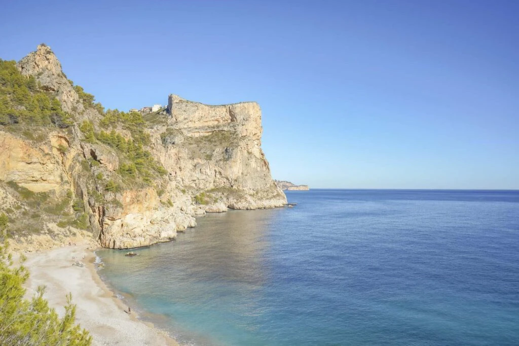Villa contemporánea de lujo con vistas al mar y piscina privada en Cumbre del Sol