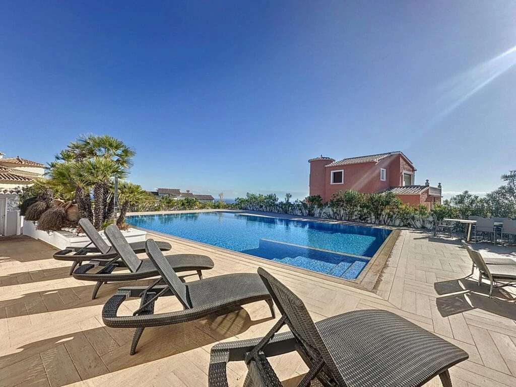 Villa de lujo con vistas panorámicas al Mediterráneo en Moraira