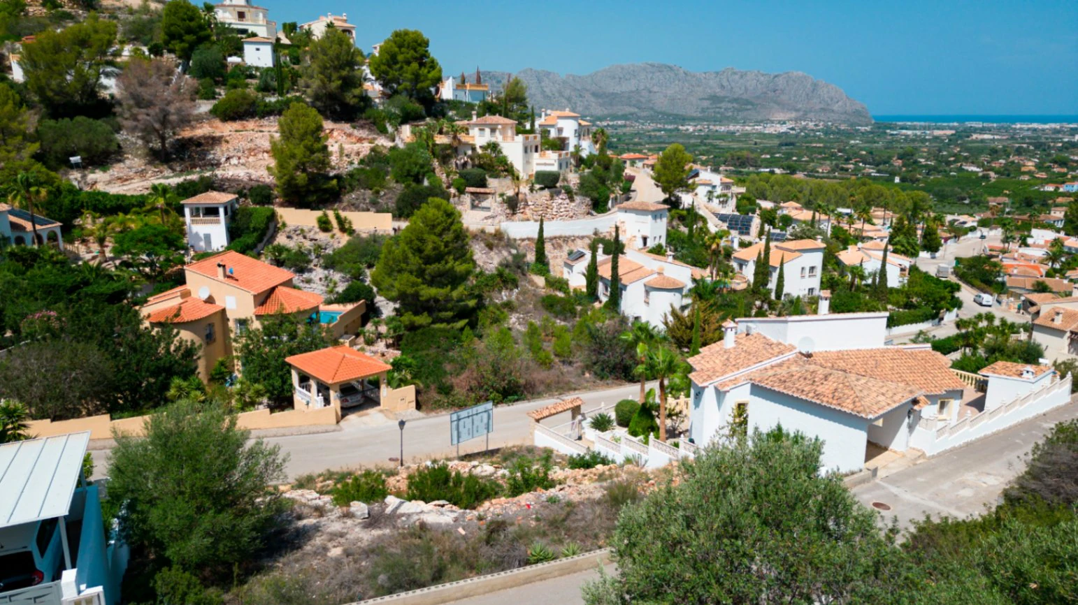 Villa for Sale in Pedreguer with Infinity Pool and Sea Views