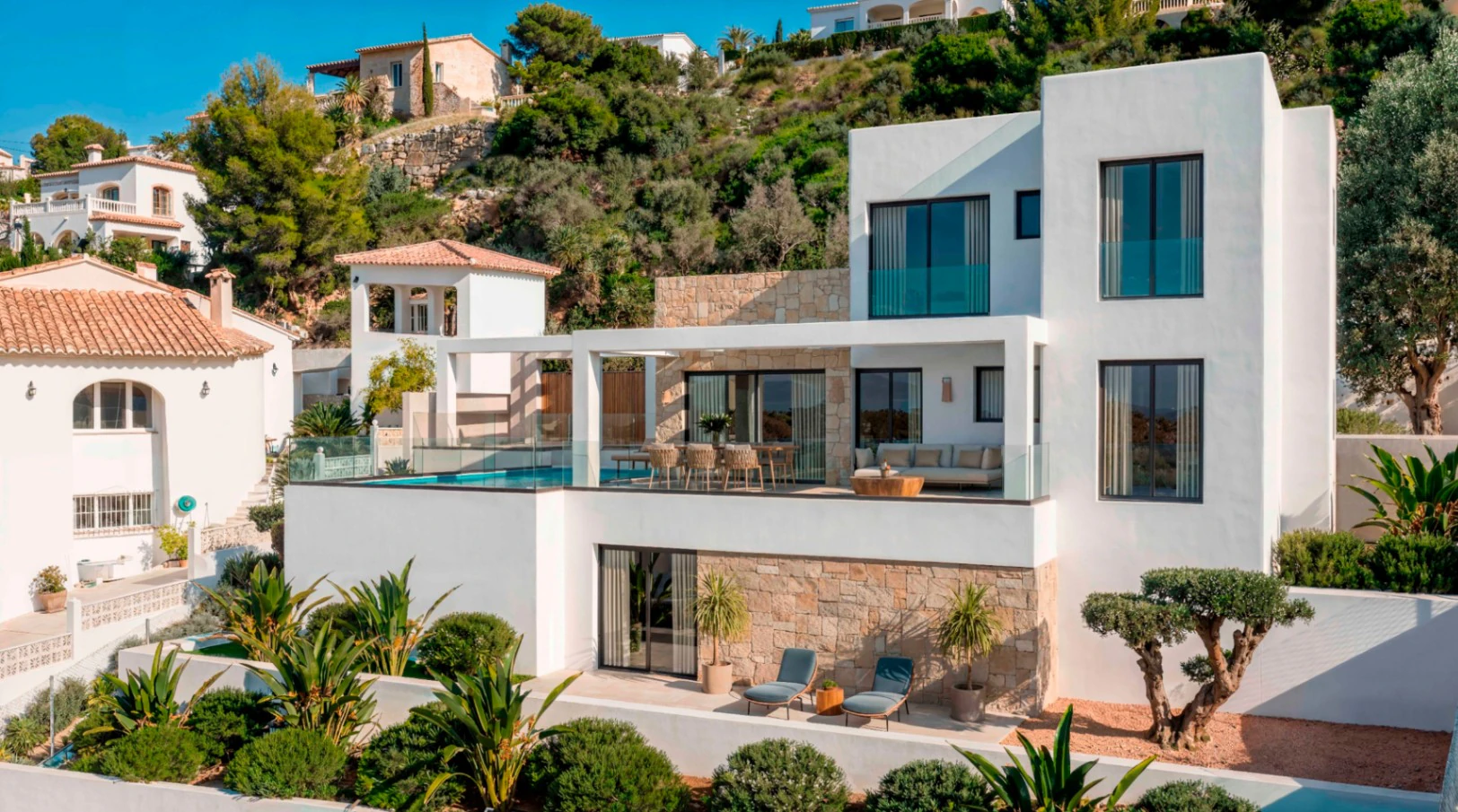 Villa for Sale in Pedreguer with Infinity Pool and Sea Views