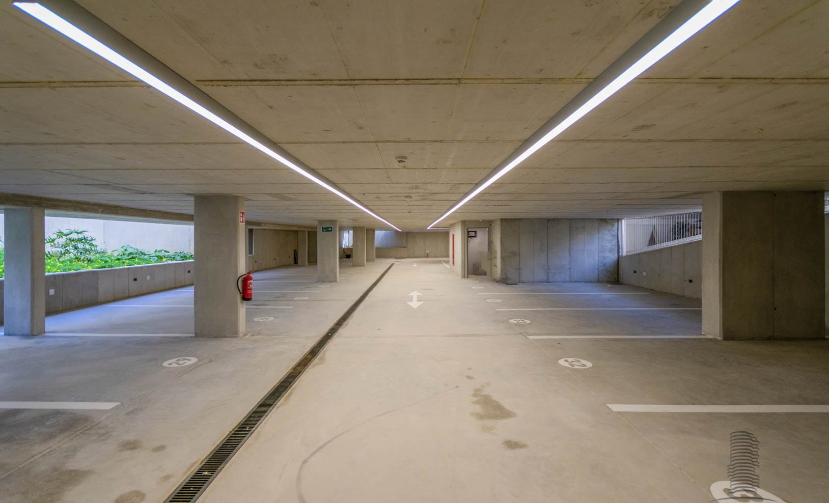 Apartamentos de lujo en primera línea de mar. Grandes espacios interiores.