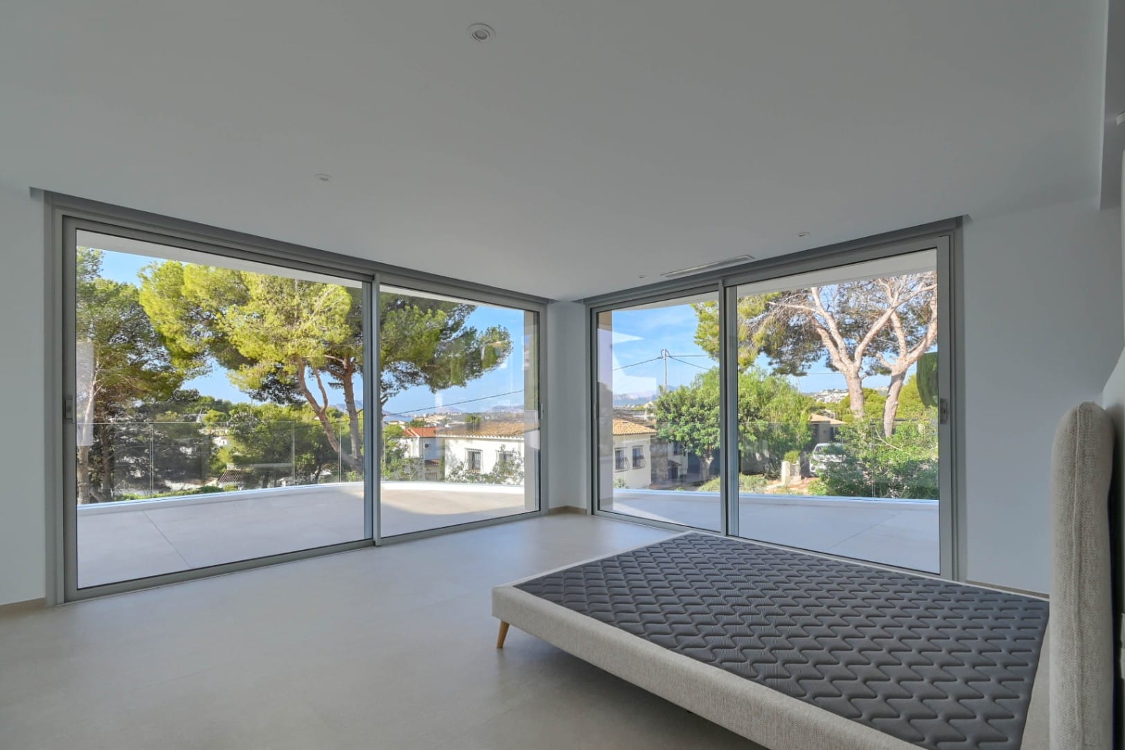 VILLA DE LUJO CON VISTAS AL MAR A POCOS MINUTOS DE LA PLAYA EL PORTET EN MORAIRA.