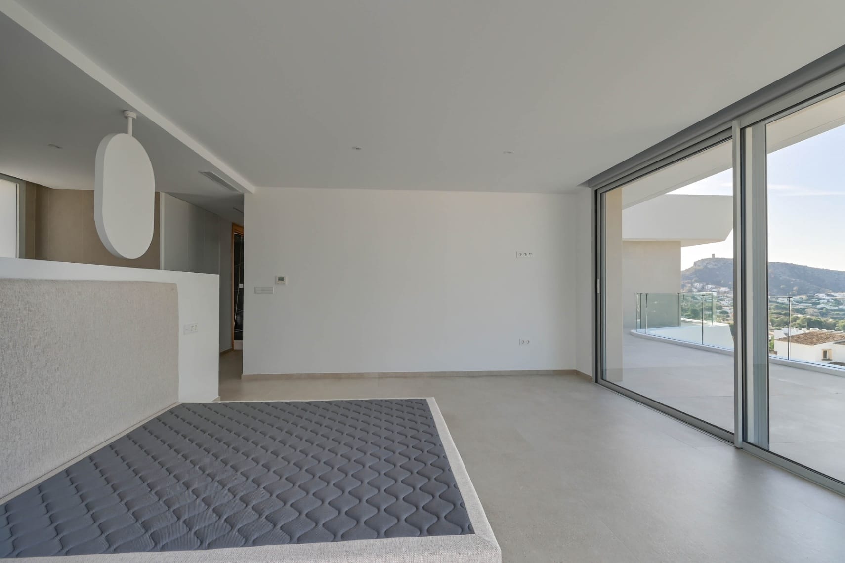 VILLA DE LUJO CON VISTAS AL MAR A POCOS MINUTOS DE LA PLAYA EL PORTET EN MORAIRA.