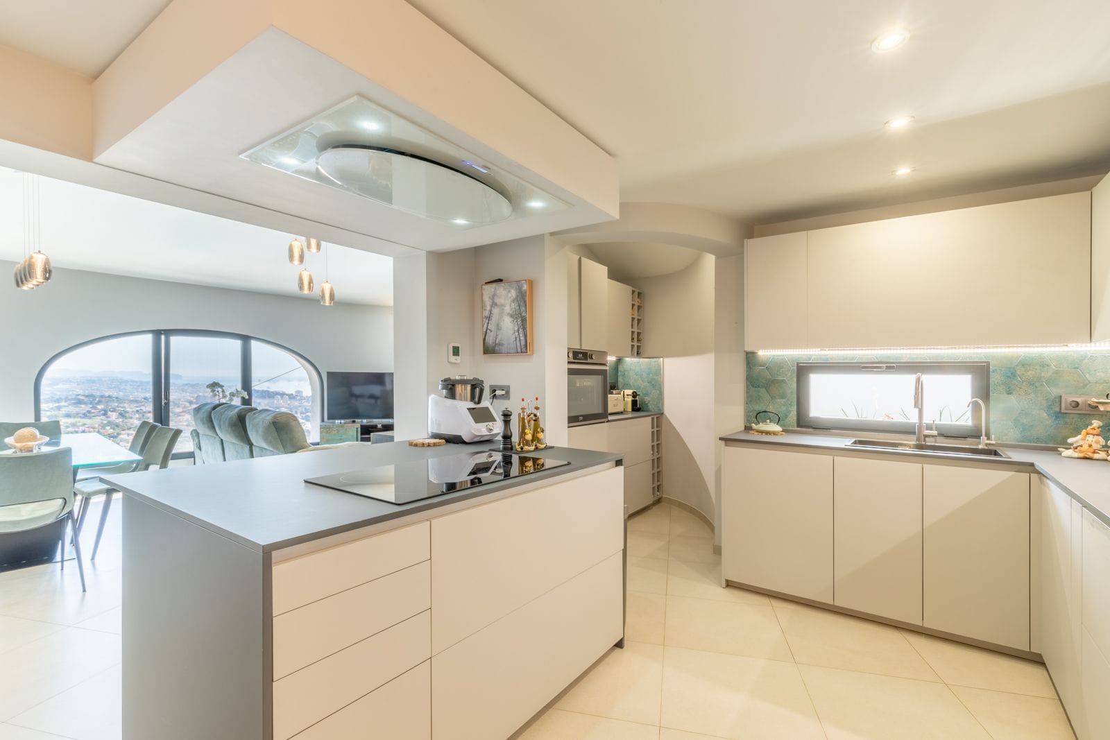 Villa moderna con vistas al mar a la venta en Calpe