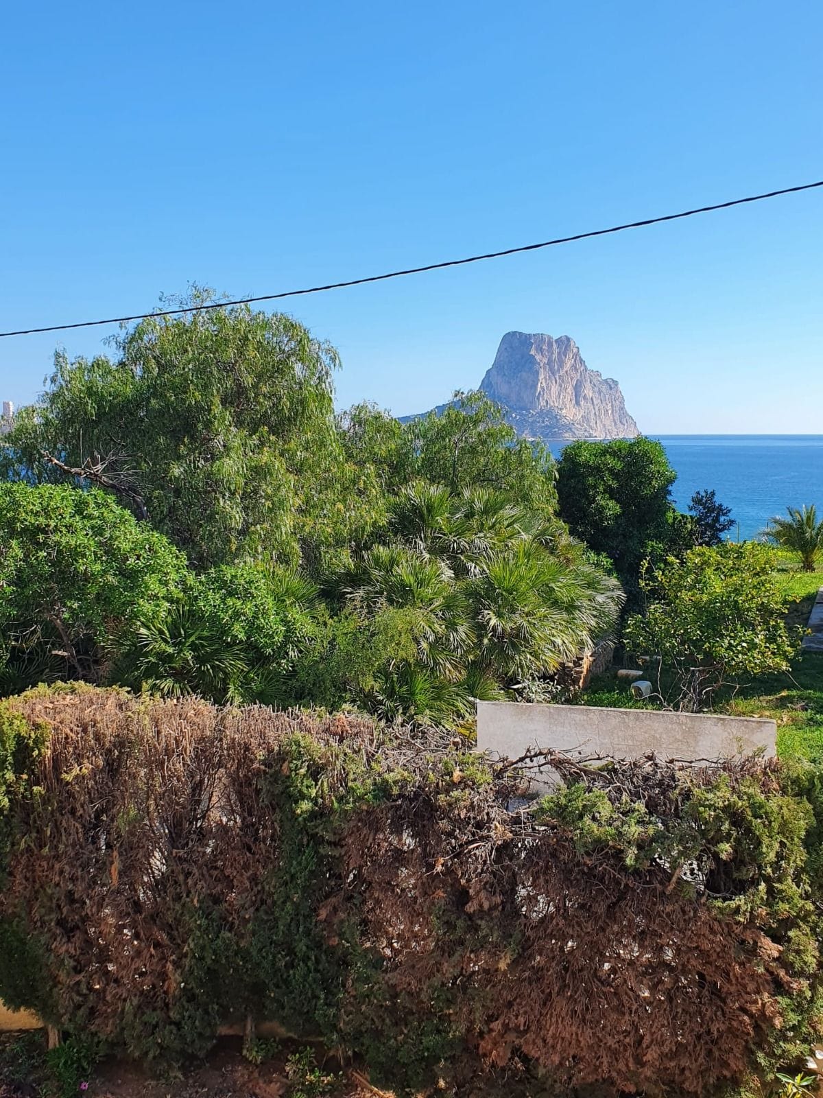 VILLA INDEPENDIENTE EN EL ENCANTADOR PUERTO BLANCO DE CALPE CON VISTAS AL PEÑÓN DE IFACH