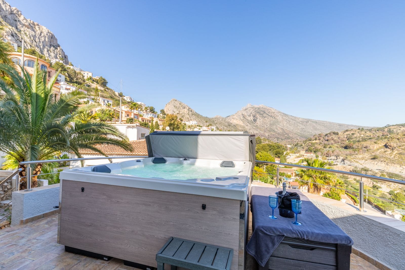Villa moderna con vistas al mar a la venta en Calpe