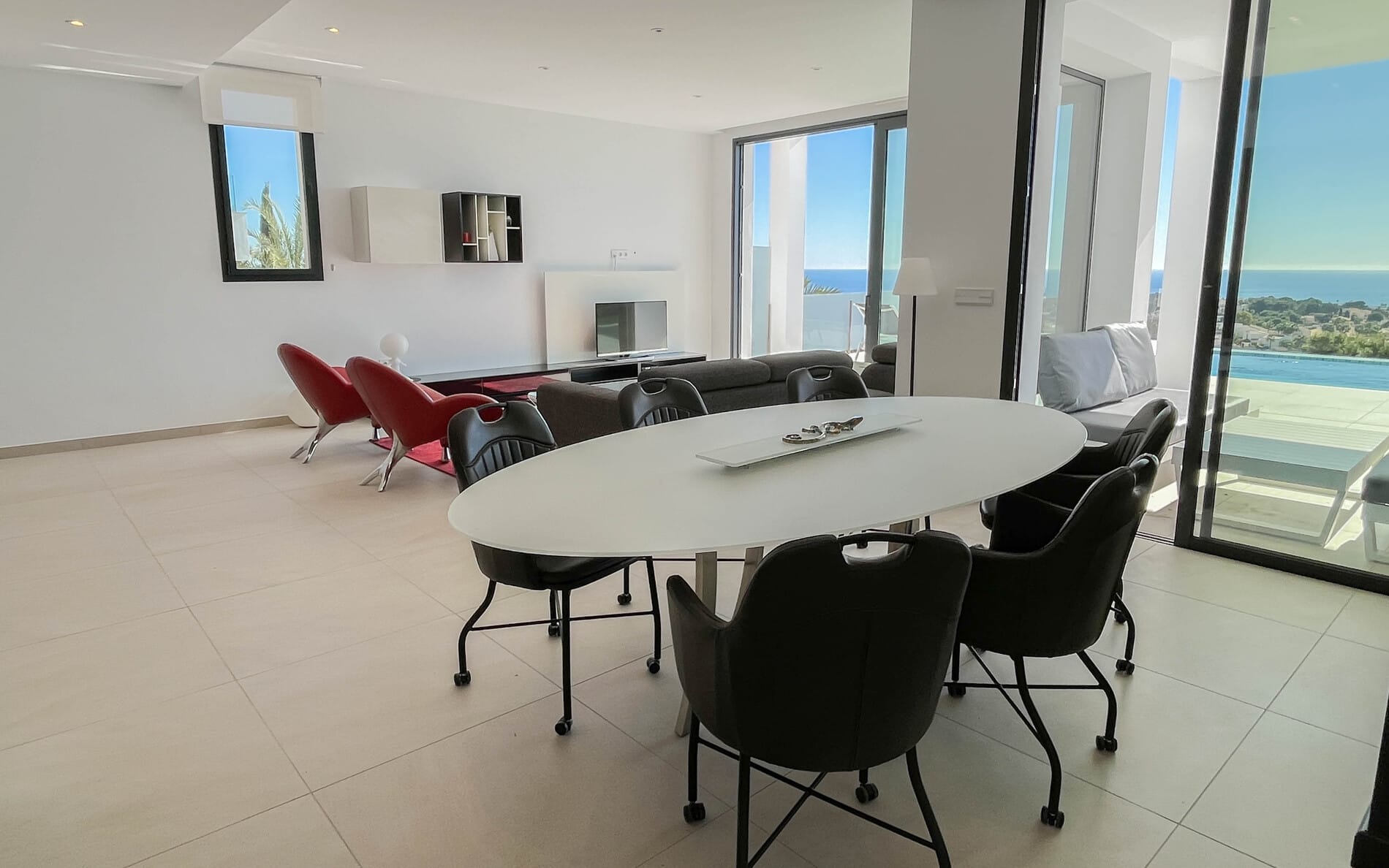 VILLA DE ESTILO MODERNO MEDITERRANEO CON VISTAS AL MAR EN CALPE | Construido y Vendido por GH Costa Blanca Real Estate