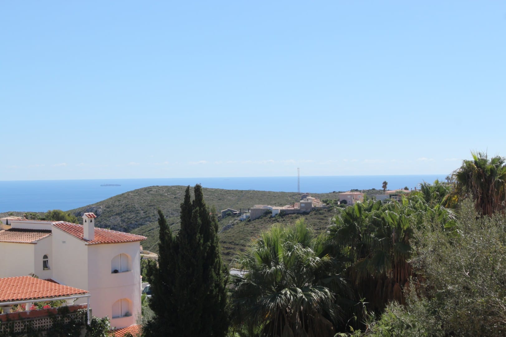 ENCANTADORA VILLA RÚSTICA CON IMPRESIONANTES VISTAS AL MAR EN CUMBRE DEL SOL