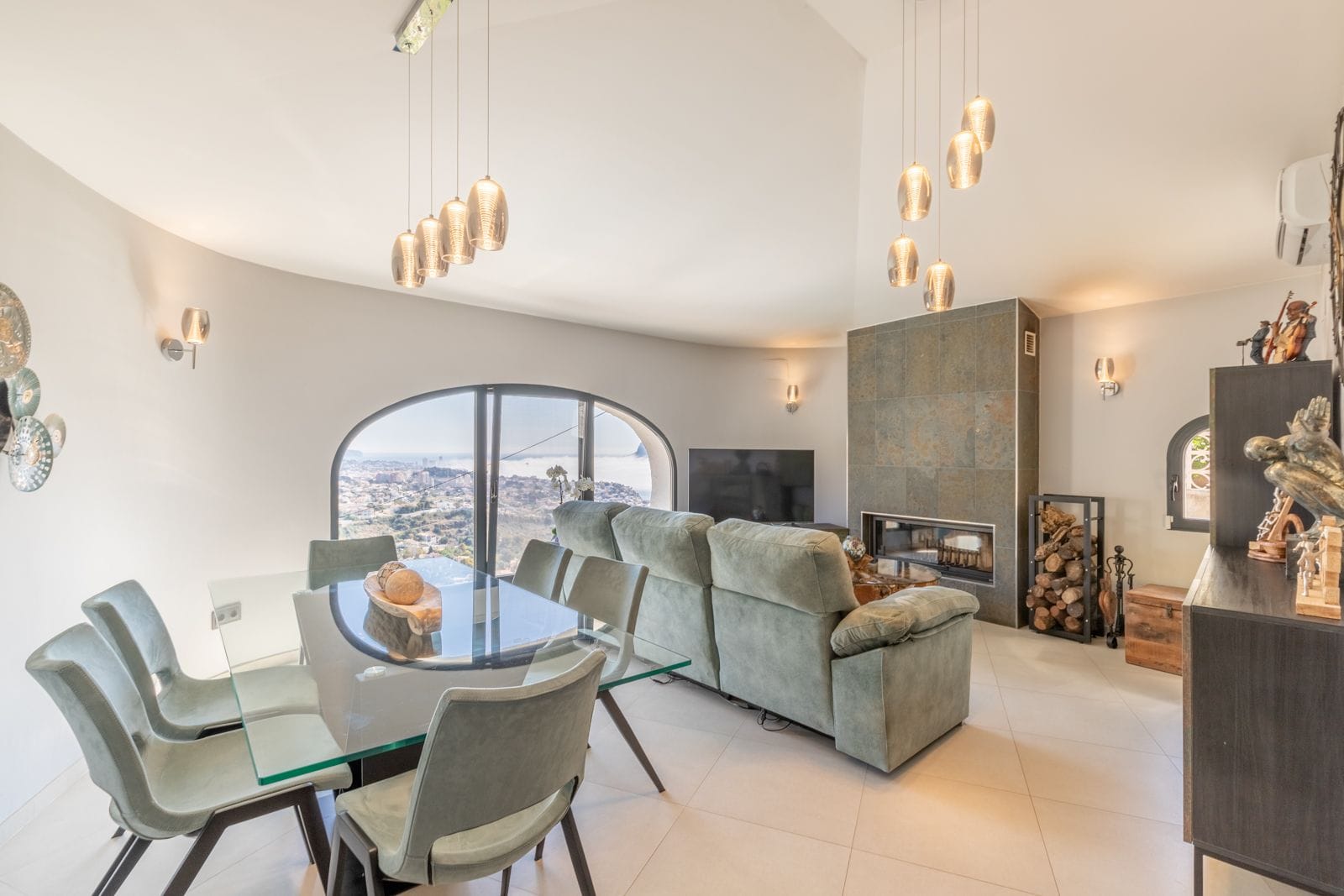 Villa moderna con vistas al mar a la venta en Calpe