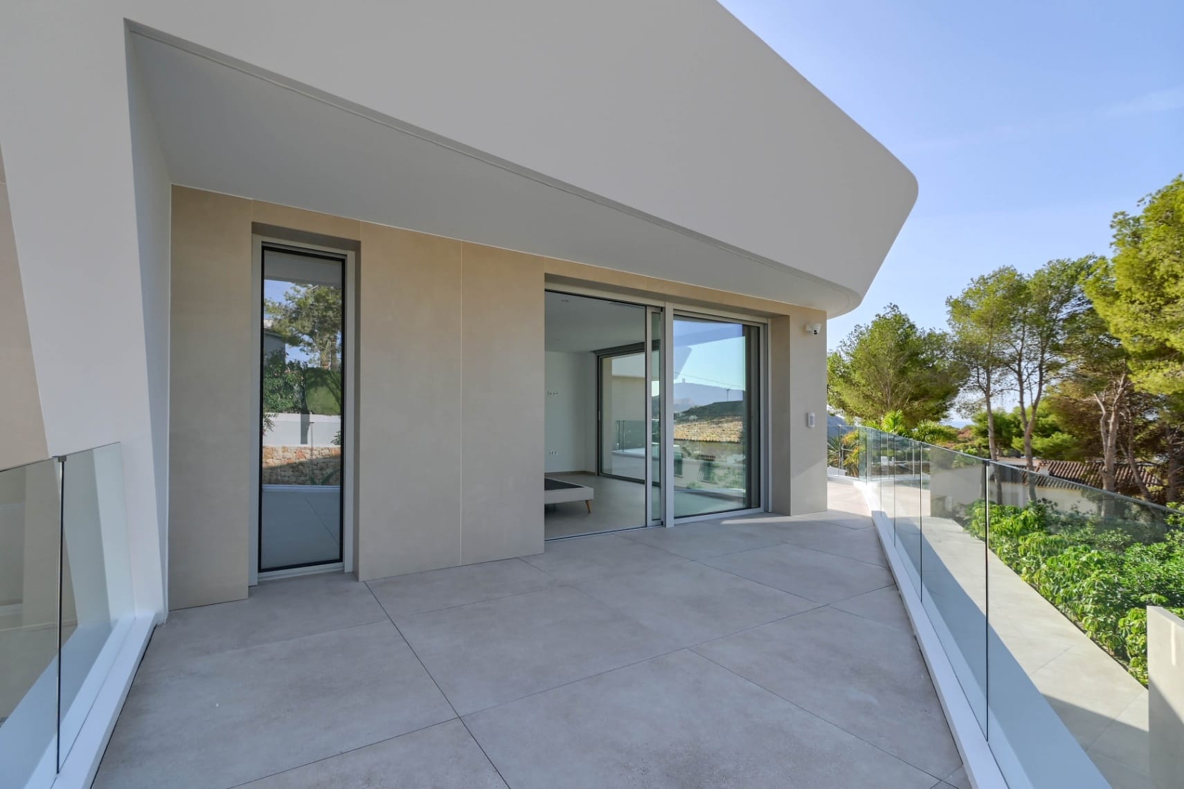 VILLA DE LUJO CON VISTAS AL MAR A POCOS MINUTOS DE LA PLAYA EL PORTET EN MORAIRA.