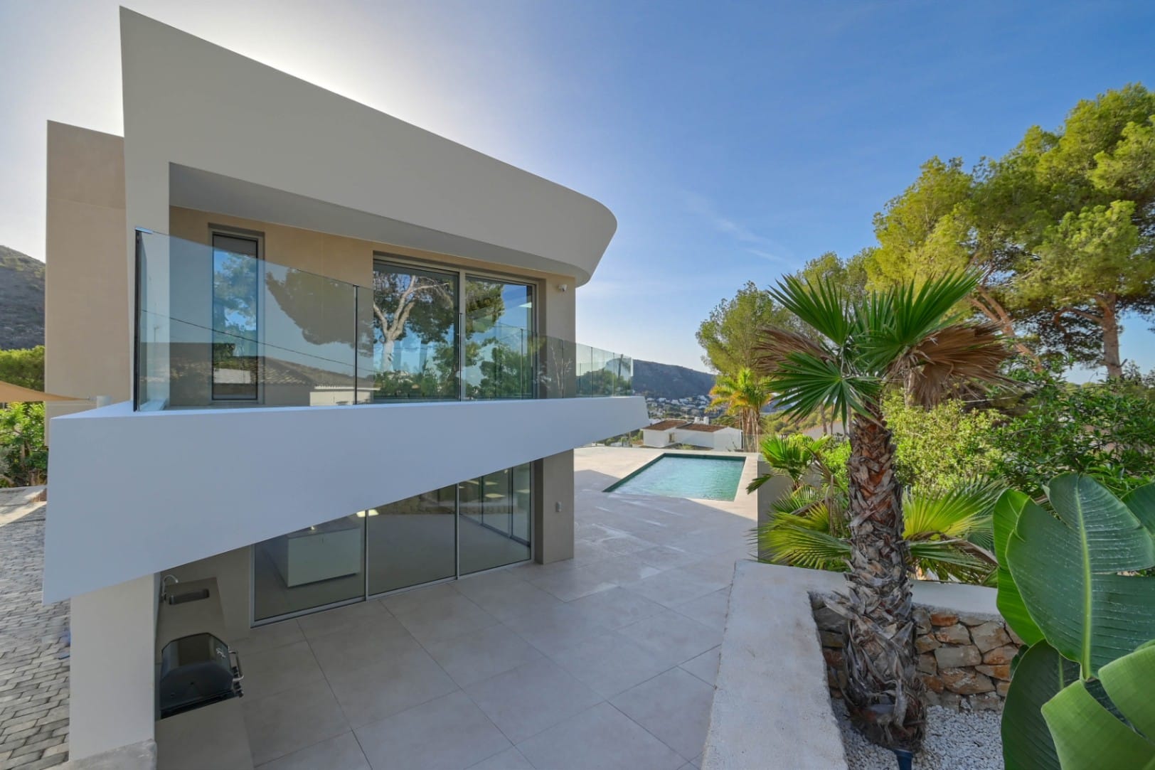 VILLA DE LUJO CON VISTAS AL MAR A POCOS MINUTOS DE LA PLAYA EL PORTET EN MORAIRA.