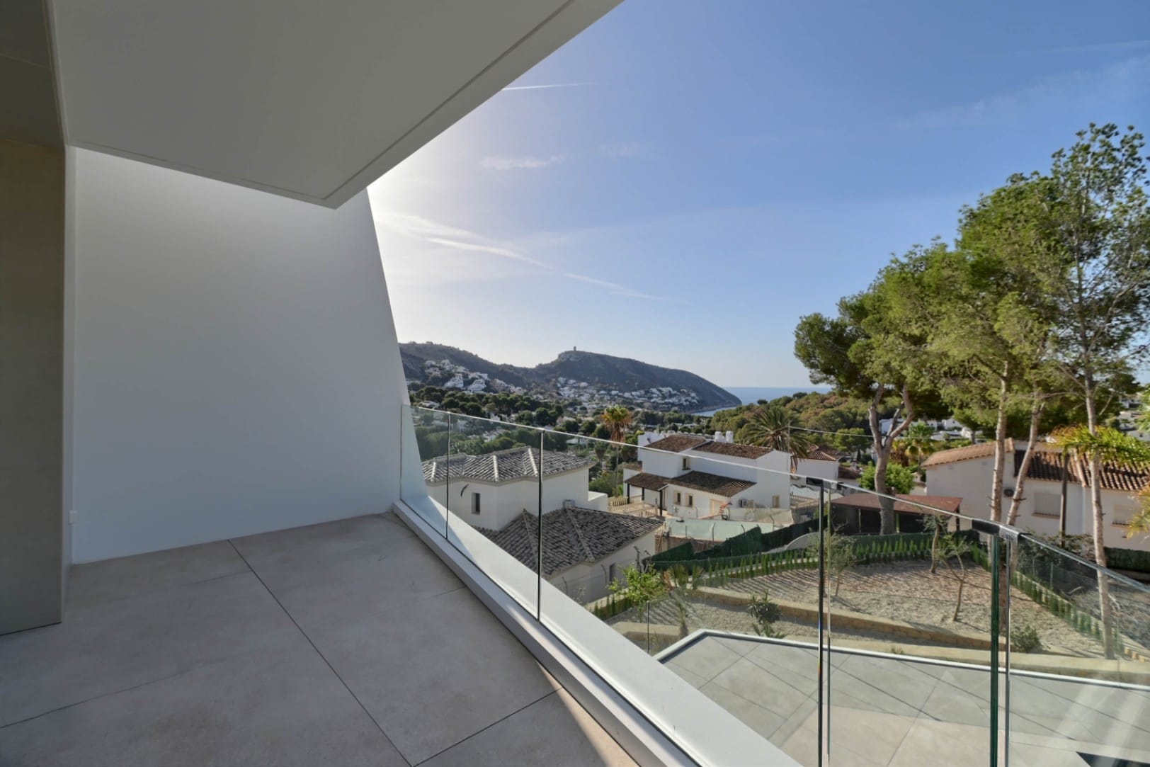 VILLA DE LUJO CON VISTAS AL MAR A POCOS MINUTOS DE LA PLAYA EL PORTET EN MORAIRA.