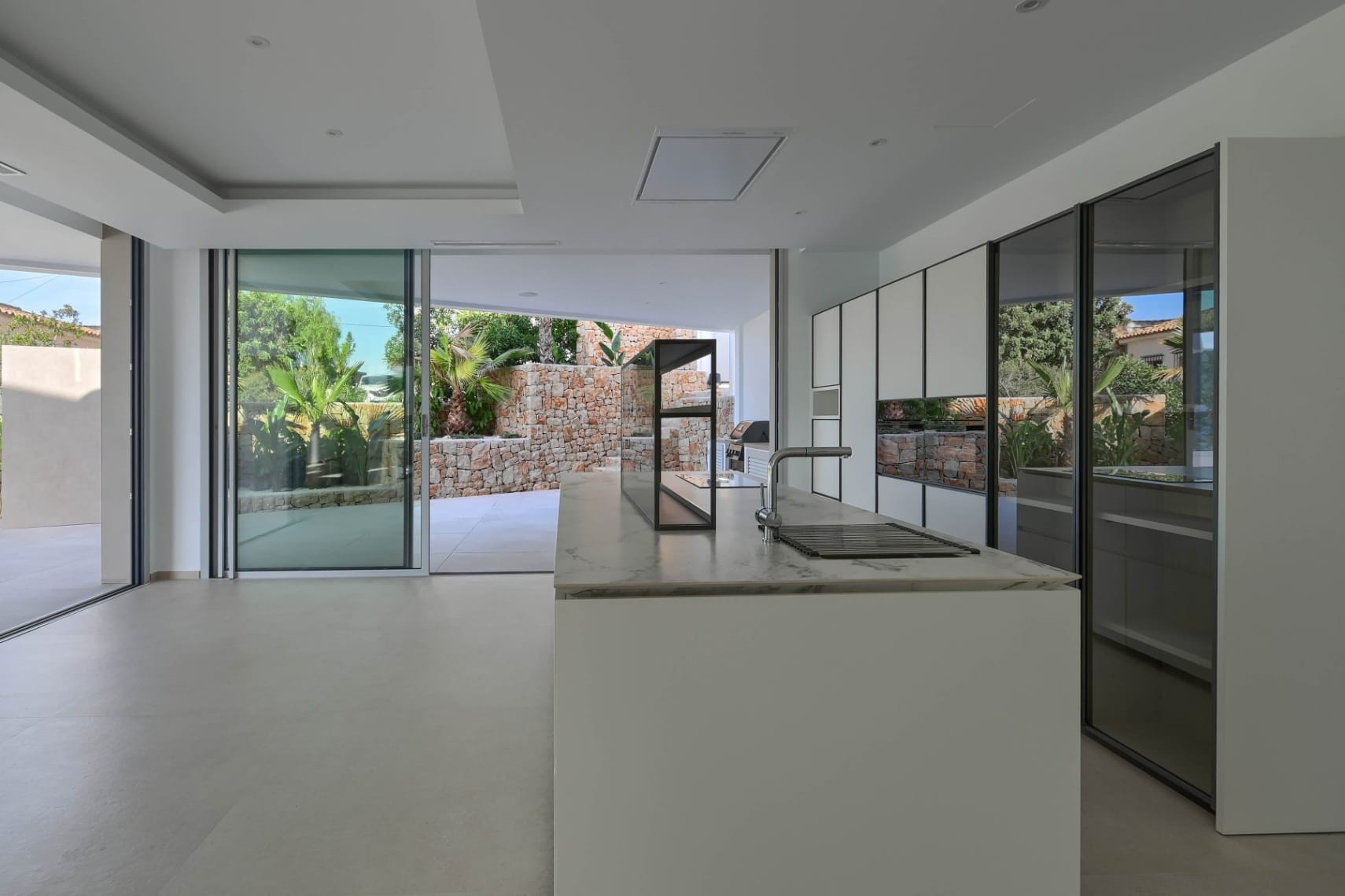 VILLA DE LUJO CON VISTAS AL MAR A POCOS MINUTOS DE LA PLAYA EL PORTET EN MORAIRA.