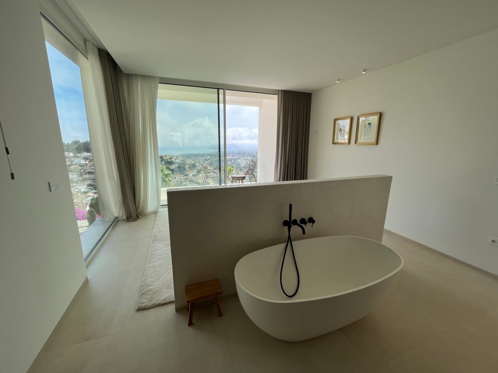 ESPECTACULAR VILLA CON TODO LOS LUJOS CONSTRUIDO Y VENDIDO POR GH COSTA BLANCA