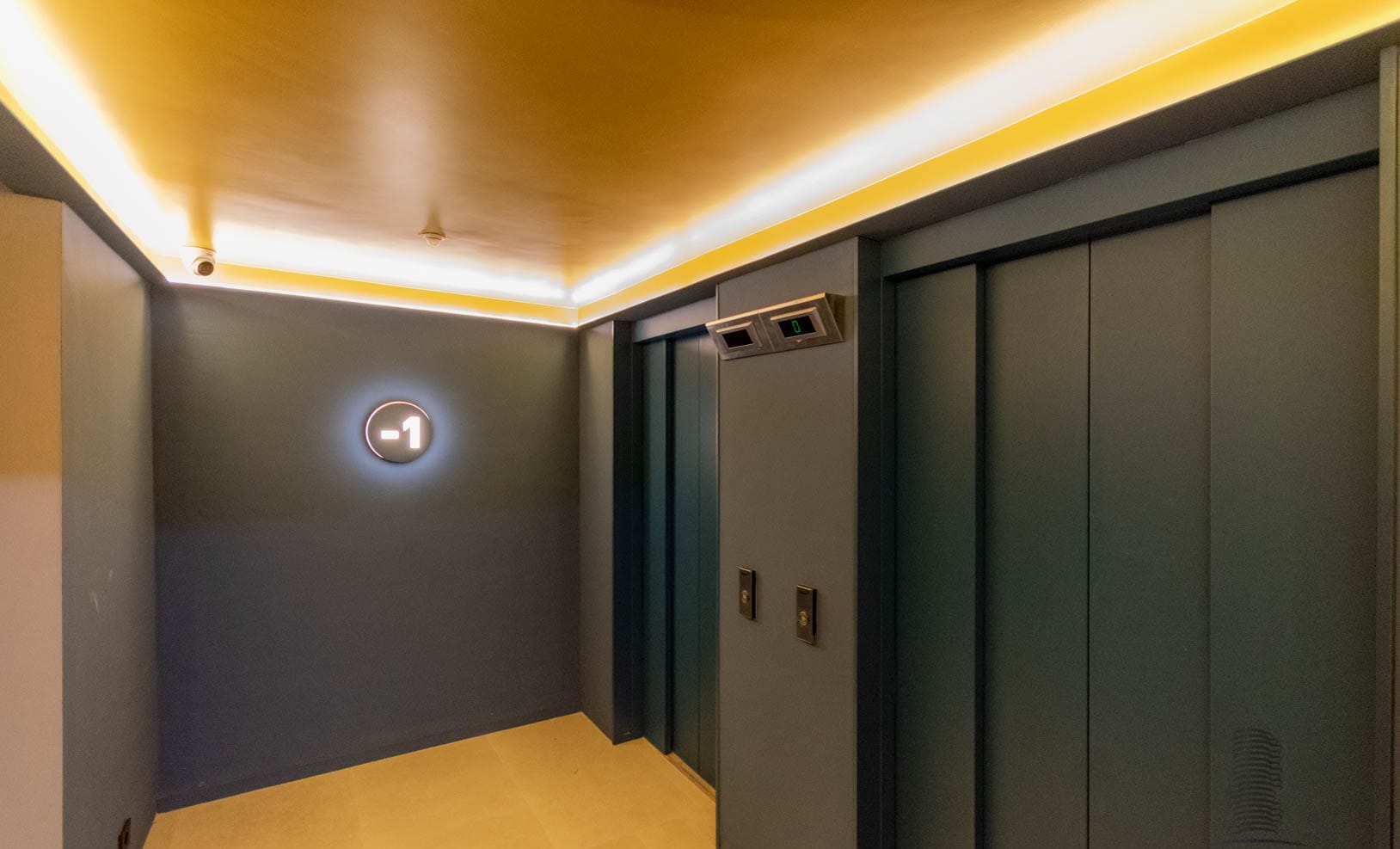 Apartamentos de lujo en primera línea de mar. Grandes espacios interiores.