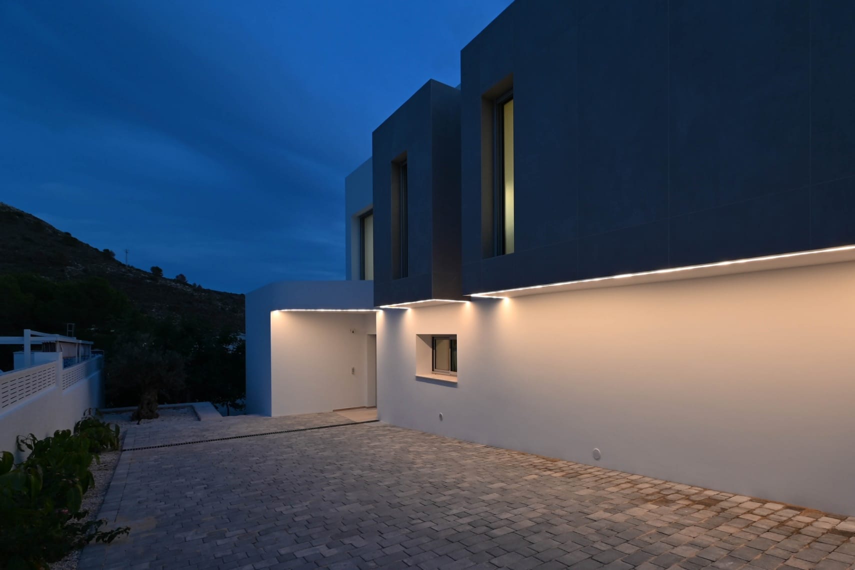 VILLA DE LUJO CON VISTAS AL MAR A POCOS MINUTOS DE LA PLAYA EL PORTET EN MORAIRA.